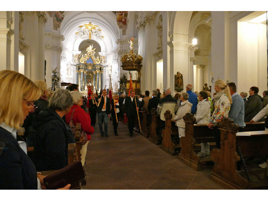 Abschlussvesper der Bischofskonferenz mit Austeilung des Bonifatiussegens (Foto: Karl-Franz Thiede)